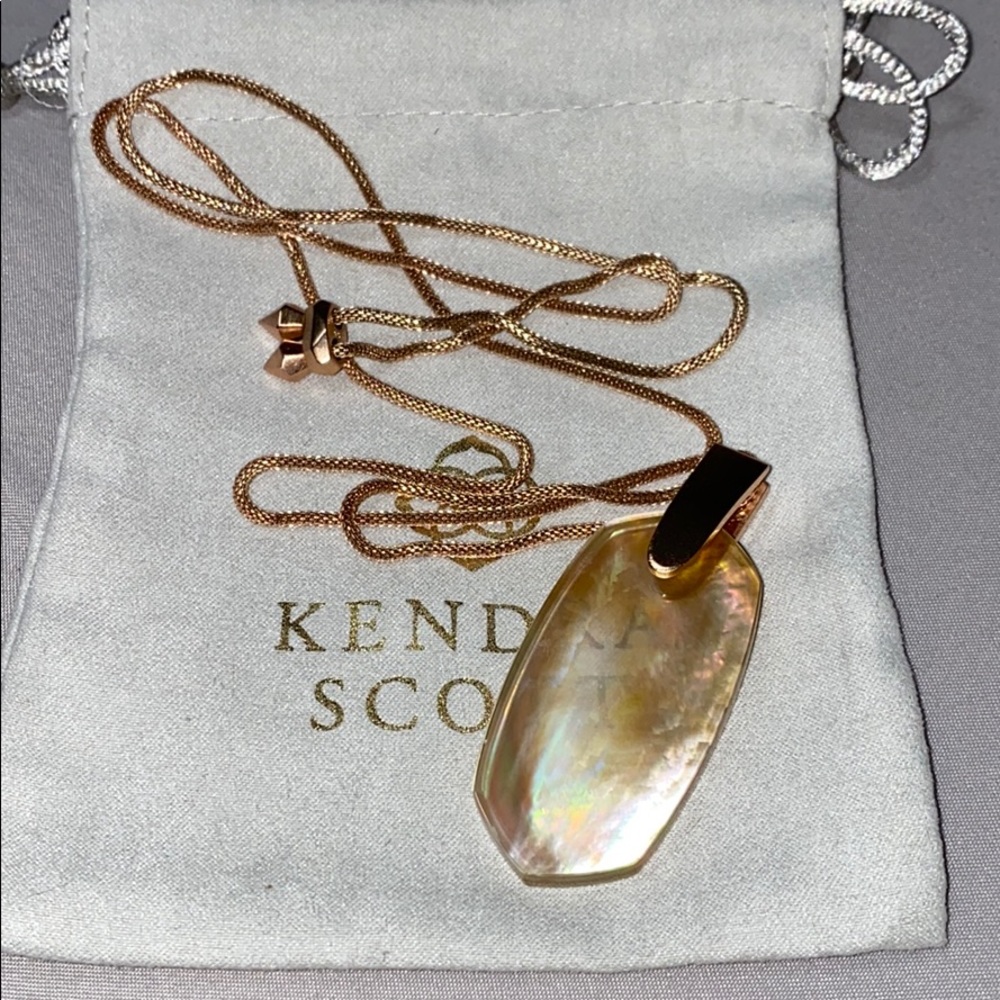 Kendra Scott necklace